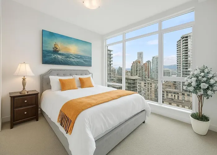 Elegant Two Bedroom Retreat Breathtaking Ocean And Skyline Views